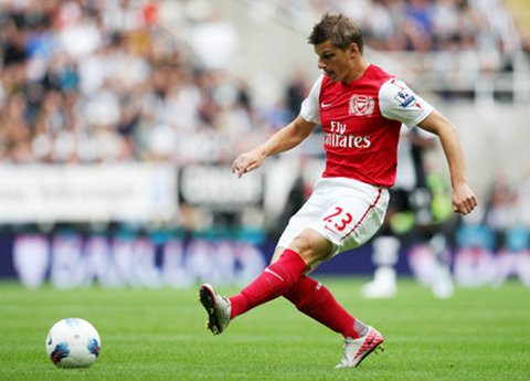 Tiền đạo người Nga, Andrei Arshavin đang thi đấu cho CLB Zenit dưới dạng cho mượn và cơ hội trở lại thi đấu cho các Pháo thủ là không nhiều. Tiền đạo người Nga, Andrei Arshavin đang thi đấu cho CLB Zenit dưới dạng cho mượn và cơ hội trở lại thi đấu cho các Pháo thủ là không nhiều.