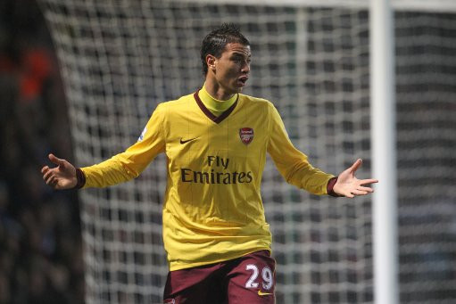 Phong độ không tốt khiến tiền đạo Marouane Chamakh gần như không còn cơ hội ra sân vào lúc này. Và việc quay trở lại Ligue 1 rất có thể sẽ xảy ra vào mùa hè tới đây. Phong độ không tốt khiến tiền đạo Marouane Chamakh gần như không còn cơ hội ra sân vào lúc này. Và việc quay trở lại Ligue 1 rất có thể sẽ xảy ra vào mùa hè tới đây.