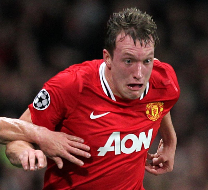 Phil Jones - một chiến binh thực thụ trên sân cỏ. Phil Jones - một chiến binh thực thụ trên sân cỏ.