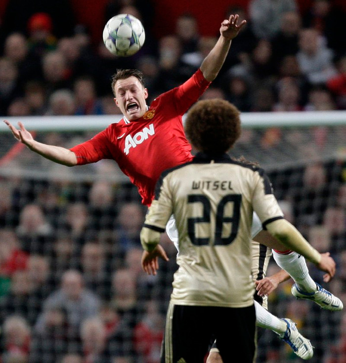 Phil Jones - một chiến binh thực thụ trên sân cỏ Phil Jones - một chiến binh thực thụ trên sân cỏ