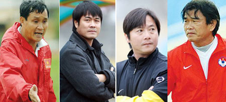 4 ứng cử viên hàng đầu cho vị trí HLV ĐT Quốc gia: Mai Đức Chung, Nguyễn Hữu Thắng, Lê Huỳnh Đức và Phan Thanh Hùng.