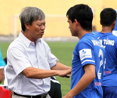 Ngoài HLV Phan Thanh Hùng, Đình Tùng cũng ủng hộ HLV Lê Thụy Hải.