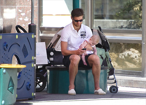 Xabi Alonso trông rất đảm đang khi trông giữ đứa con nhỏ Anne Xabi Alonso trông rất đảm đang khi trông giữ đứa con nhỏ Anne