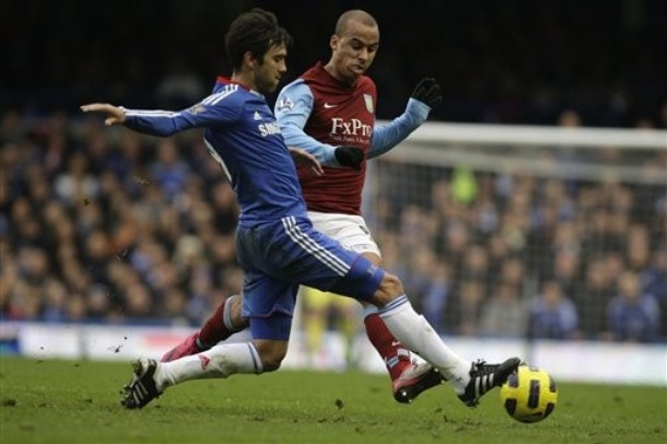 5. Paulo Ferreira: Gia nhập Chelsea cùng ông thầy người đồng hương Mourinho, trong 8 năm thi đấu, Ferreira đá 206 trận, ghi được 2 bàn thắng. Ở độ tuổi 33, anh chỉ xuất hiện 5 trận trong mùa giải này, xem ra, ngày Ferreira rời khỏi CLB không còn xa.