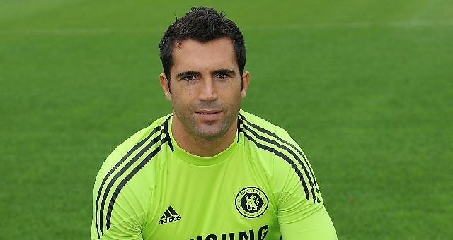 4. Henrique Hilario: Không thể cạnh tranh vị trí của Petr Cech, thủ thành 37 tuổi, Hilario sẽ chuyển tới CLB khác để thi đấu nốt những năm tháng sự nghiệp quần đùi áo số. Hơn nữa, Chelsea cũng có tiền để tìm đến một thủ môn trẻ, tài năng khác nhằm thay thế Cech trong tương lai.