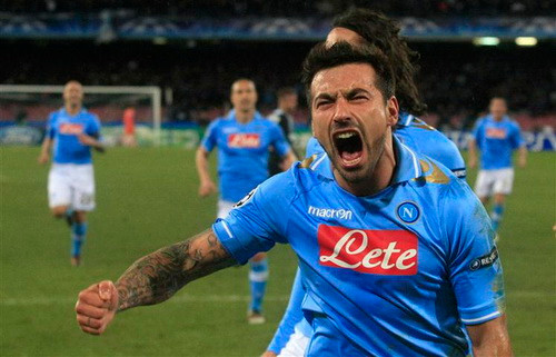 3. Ezequiel Lavezzi: Lavezzi năm nay 26 tuổi, độ tuổi chín của sự nghiệp, anh từng được ca ngợi là truyền nhân của Maradona bởi sự bùng nổ nơi hành công và hứa hẹn sẽ là đối tác tuyệt vời cho Fernando Torres.