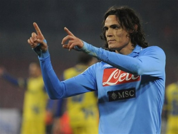 2. Edinson Cavani: Cavani có tất cả các tố chất của một trung phong, từ tốc độ, sức mạnh, khả năng chọn vị trí hay dứt điểm. Nếu như Torres cứ mãi chìm trong thất vọng, The Blues cần một người thay thế chân sút người Tây Ban Nha và có lẽ không ai thích hợp hơn Cavani.
