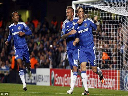 7. Raul Meireles: Tới Chelsea từ hè năm 2011 từ Liverpool, Meireles thi đấu tổng cộng 34 trận, kiến tạo 3 lần thành bàn và 6 bàn thắng ghi được là thành tích mà tiền vệ người Bồ Đào Nha đạt được. Từ khi ông thầy AVB bị sa thải, Meireles cũng đang rục rịch muốn tháo chạy khỏi Stamford Bridge.
