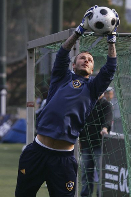 Beckham cũng rất giỏi bắt bóng. Beckham cũng rất giỏi bắt bóng.