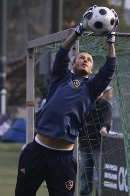 Beckham cũng rất giỏi bắt bóng.