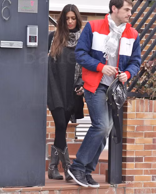 Fan Tây Ban Nha đang mong chờ một đám cưới hạnh phúc của chàng thủ môn đẹp trai Iker Casillas và nữ phóng viên xinh đẹp Sara Carbonero.