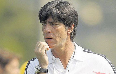 Loew là ứng cử viên số Một cho vị trí HLV trưởng của Madrid thay Mourinho. Loew là ứng cử viên số Một cho vị trí HLV trưởng của Madrid thay Mourinho.