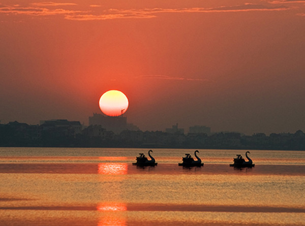 Hoàng hôn bên hồ Tây Hoàng hôn bên hồ Tây
