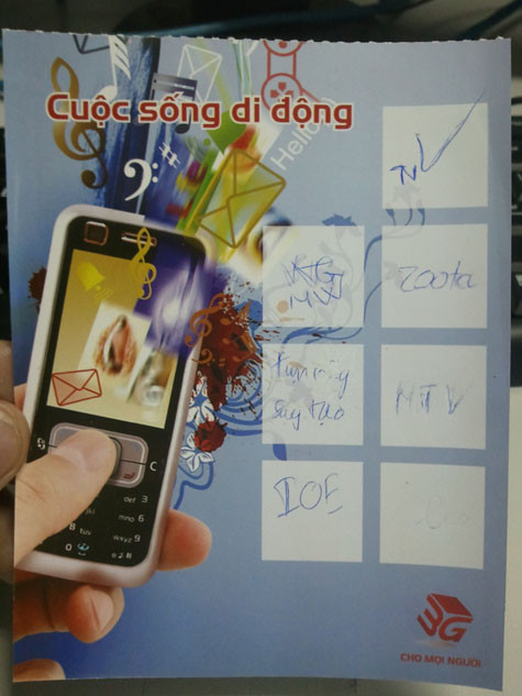 Qua 7 bàn giới thiệu dịch vụ, lấy đủ 7 chữ ký của nhân viên Mobifone nhưng anh N.H.S lại được thông báo là không có quà tặng mà chỉ được tham gia bốc thăm trúng thưởng. Qua 7 bàn giới thiệu dịch vụ, lấy đủ 7 chữ ký của nhân viên Mobifone nhưng anh N.H.S lại được thông báo là không có quà tặng mà chỉ được tham gia bốc thăm trúng thưởng.