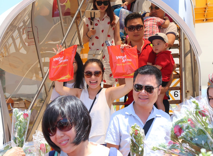 Chào đón tặng quà hành khách ngày khai trương Chào đón tặng quà hành khách ngày khai trương