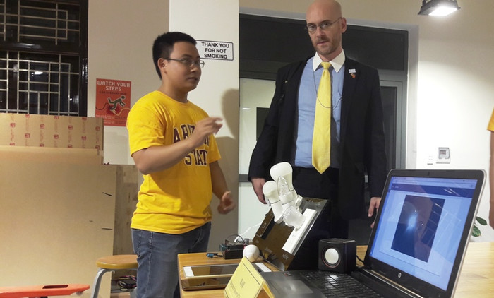 Đi cùng với ông Dan Kritenbrink còn có nhiều doanh nghiệp Hoa Kỳ trong ngành Khoa học công nghệ Đi cùng với ông Dan Kritenbrink còn có nhiều doanh nghiệp Hoa Kỳ trong ngành Khoa học công nghệ