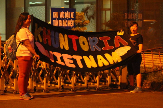 Nhiều banner, poster được chuẩn bị khá độc đáo và kĩ lưỡng.