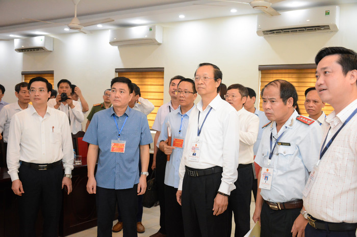 Thứ trưởng Bộ Giáo dục và Đào tạo Phạm Ngọc Thưởng – Trưởng ban chỉ đạo quốc gia kỳ thi tốt nghiệp trung học phổ thông năm 2024 kiểm tra công tác chuẩn bị thi tốt nghiệp trung học phổ thông tại tỉnh Vĩnh Phúc Thứ trưởng Phạm Ngọc Thưởng kiểm tra chuẩn bị thi tốt nghiệp THPT tại tỉnh Vĩnh Phúc.jpg