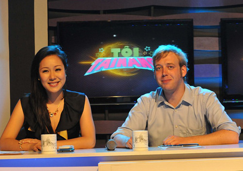 Hoa hậu và người yêu trong một chương trình truyền hình