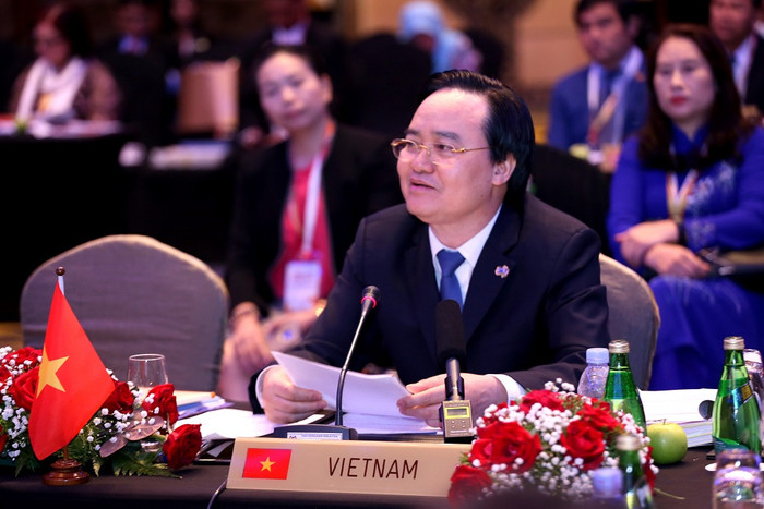 Công nghệ không thể thay thế vai trò của con người trong giáo dục Công nghệ không thể thay thế vai trò của con người trong giáo dục