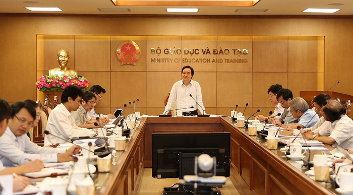 Bộ trưởng Phùng Xuân Nhạ chủ trì cuộc họp về thẩm định sách giáo khoa (Ảnh: Bộ Giáo dục và Đào tạo) Bộ trưởng Phùng Xuân Nhạ chủ trì cuộc họp về thẩm định sách giáo khoa (Ảnh: Bộ Giáo dục và Đào tạo)