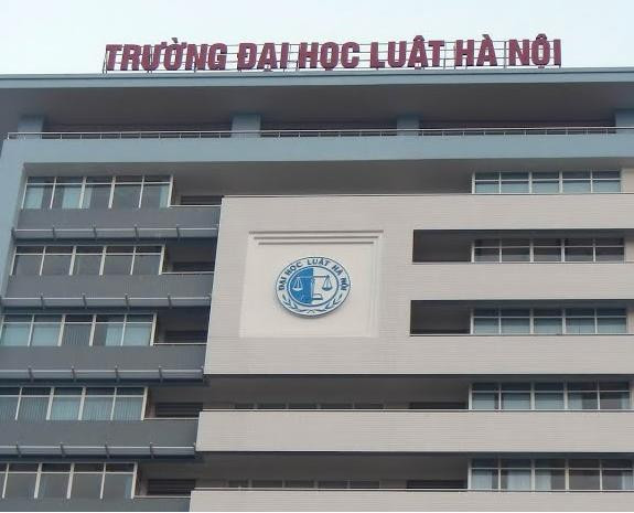 Năm 2019, Trường Đại học Luật Hà Nội tuyển sinh 2.215 chỉ tiêu hệ đại học chính quy bằng 2 phương thức tuyển sinh.(Ảnh: Nguồn Báo Giao thông) Năm 2019, Trường Đại học Luật Hà Nội tuyển sinh 2.215 chỉ tiêu hệ đại học chính quy bằng 2 phương thức tuyển sinh.(Ảnh: Nguồn Báo Giao thông)