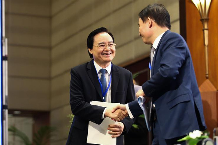 Bộ trưởng Phùng Xuân Nhạ vui mừng chào đón các đại biểu quốc tế đến Việt Nam dự Diễn đàn Giáo dục vì Sự Phát triển Bền vững và Công dân Toàn cầu (Ảnh: Bộ Giáo dục và Đào tạo) Bộ trưởng Phùng Xuân Nhạ vui mừng chào đón các đại biểu quốc tế đến Việt Nam dự Diễn đàn Giáo dục vì Sự Phát triển Bền vững và Công dân Toàn cầu (Ảnh: Bộ Giáo dục và Đào tạo)