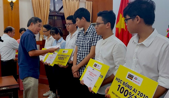 Đại học FPT kỳ vọng sẽ góp phần đào tạo nguồn nhân lực chất lượng cao cho tỉnh Bình Định, giúp tỉnh trở thành địa phương đi đầu cả nước về công nghệ thông tin Đại học FPT kỳ vọng sẽ góp phần đào tạo nguồn nhân lực chất lượng cao cho tỉnh Bình Định, giúp tỉnh trở thành địa phương đi đầu cả nước về công nghệ thông tin
