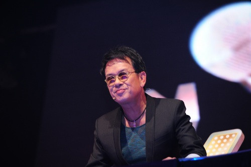 Giám khảo chính Đức Huy tỏ ra khá lo lắng trước điểm số từ BGK. Giám khảo chính Đức Huy tỏ ra khá lo lắng trước điểm số từ BGK.