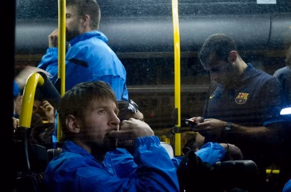 Nhìn vào hình ảnh Messi thì có lẽ M10 đang hướng tới bàn thắng thứ 100 trên sân khách kể từ khi thi đấu cho Barca. Bởi vào thời điểm hiện tại sau những trận đấu rời xa Nou Camp, số 10 đã có tổng cộng 99 pha lập công với 71 tại La Liga, 22 Champions League, 5 ở các trận đấu cúp và 1 tại siêu cúp Tây Ban Nha.