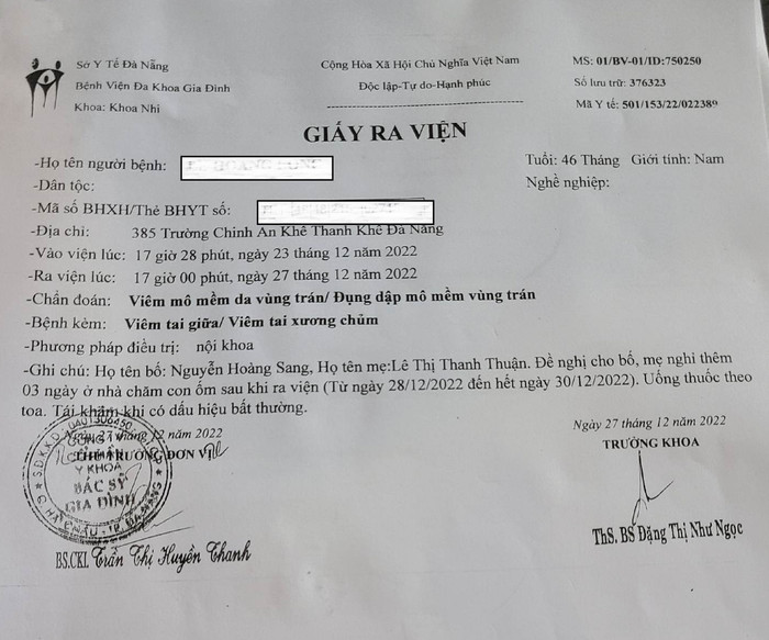 Giấy ra viện của cháu LHL. sau khi phụ huynh phát hiện vết bầm dập ở vùng trán. Ảnh: AN