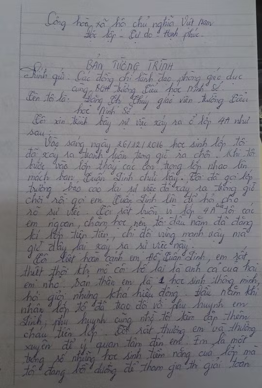 Bản tường trình của cô Đặng Thị Thúy nêu lý do cho các bạn tát học sinh nói bậy vì đầu năm đã đăng kí lớp tiên tiến, chi đội vững mạnh. Ảnh Trần Việt.