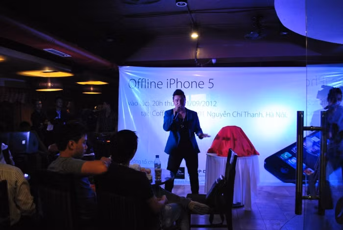 Đêm Offline iPhone 5 diễn ra hoành tráng với sự tham gia của nhiều ca sĩ diễn viên nổi tiếng