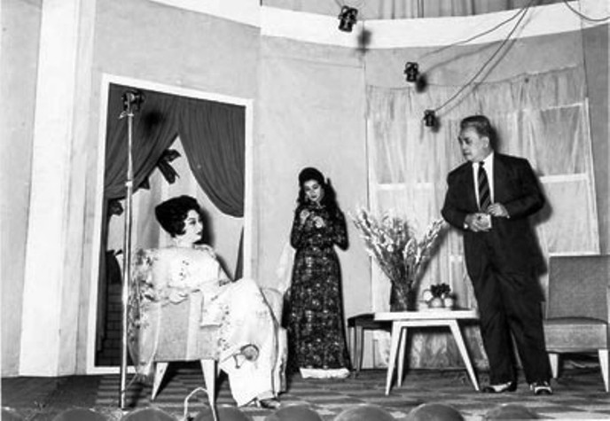 Sau khi Đốc phủ Sủng mất, được toàn quyền thừa hưởng gia sản kếch sù của cha mẹ để lại, Goerge Phước bắt đầu con đường ăn chơi vô độ của mình. Do lúc đó du thuyền của Pháp chưa nhập vào Việt Nam, nên ông đã sáng kiến đặt đóng chiếc ghe bầu loại lớn, cao 2 tầng, trang bị đầy đủ các tiện nghi giống như du thuyền, có cả phòng ngủ riêng từng người, nhà vệ sinh, chỗ ăn uống, nơi ngồi câu cá giải trí…