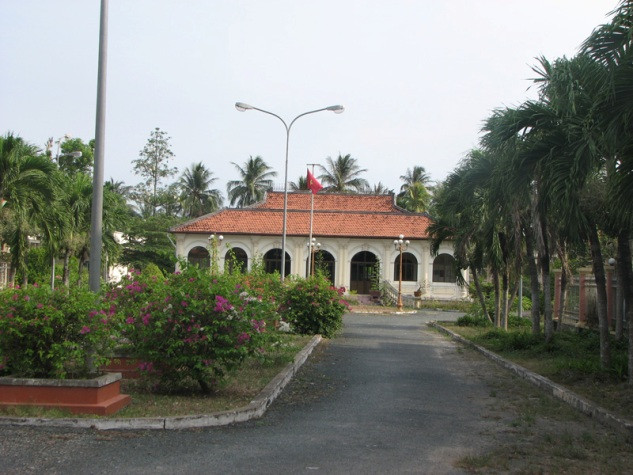 George Phước nổi tiếng với sự giàu có và các thú chơi ngông ngay khi còn học ở Pháp. Trong thời gian này ông đã làm quen được cô gái Nga tuyệt đẹp tên là Princesse Olga thuộc dòng dõi Nga Hoàng Nicolai II, Lúc ấy giới quý tộc ở Pháp gọi George Phước là "Ông Hoàng xứ Galles" (Prince de Galles) - tước hiệu danh giá của giới quý tộc Châu Âu tồn tại tới tận ngày nay.