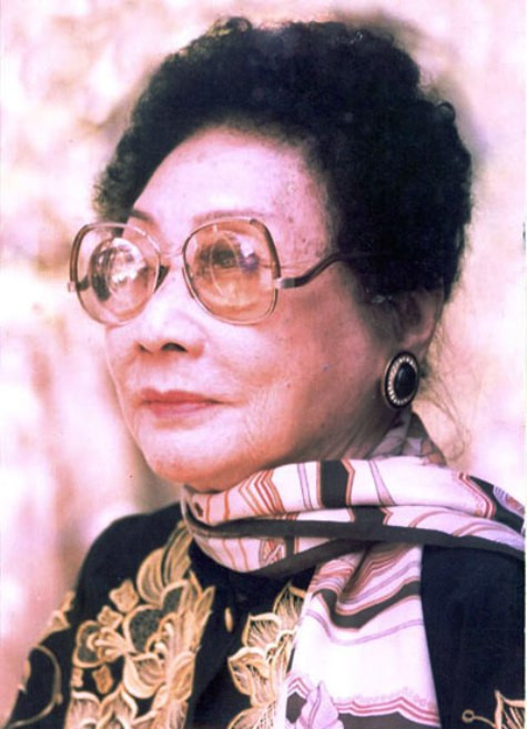 Trước khi mất, cố nghệ sĩ nhân dân Phùng Há, vợ cũ của Bạch công tử đã có ý định bốc mộ ông đốt thành tro mang về chùa Nghệ sĩ tại TP.HCM.