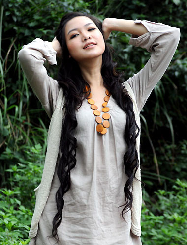 "Với tư cách là một hoa hậu, tôi cũng chưa biết phải nên làm như thế nào để thanh lọc giới mình. Duy chỉ có điều, tôi hay một số hoa hậu khác vẫn đang cố gắng làm thật nhiều việc tốt, nhiều việc ý nghĩa để cống hiến cho cộng đồng, cho xã hội. Tôi xem đó như một cách khẳng định mình đồng thời tác động đến suy nghĩ của những người xung quanh". (Theo vietnamnet) "Với tư cách là một hoa hậu, tôi cũng chưa biết phải nên làm như thế nào để thanh lọc giới mình. Duy chỉ có điều, tôi hay một số hoa hậu khác vẫn đang cố gắng làm thật nhiều việc tốt, nhiều việc ý nghĩa để cống hiến cho cộng đồng, cho xã hội. Tôi xem đó như một cách khẳng định mình đồng thời tác động đến suy nghĩ của những người xung quanh". (Theo vietnamnet)