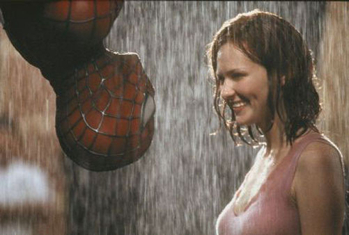 Nụ hôn giữa anh chàng Người Nhện (Tobey Maguire) và Mary Jane Watson (Kirsten Dunst) cũng khiến không ít khán giả thích thú.