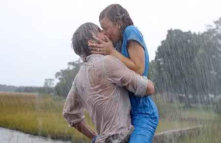 Nụ hôn của Ryan Gosling và Rachel McAdams trong phim The Notebook từng giành giải Nụ hôn đẹp nhất tại lễ trao giải MTV Movie Awards 2005 và khi lên nhận giải, cặp đôi này còn diễn lại nụ hôn đó trên sân khấu.