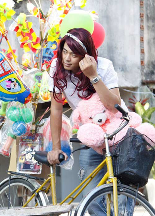 MC Tuấn Tú duyên dáng với bộ tóc dài sành điệu MC Tuấn Tú duyên dáng với bộ tóc dài sành điệu