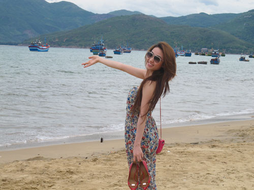 Bộ ảnh được thực hiện trong lần trở về quê hương Quy Nhơn của cô ca sĩ xinh đẹp để tham gia một chương trình ca nhạc lớn được tổ chức tại đây. >>Nhan sắc mặn mà của nữ diễn viên Ngân Khánh Bộ ảnh được thực hiện trong lần trở về quê hương Quy Nhơn của cô ca sĩ xinh đẹp để tham gia một chương trình ca nhạc lớn được tổ chức tại đây. >>Nhan sắc mặn mà của nữ diễn viên Ngân Khánh