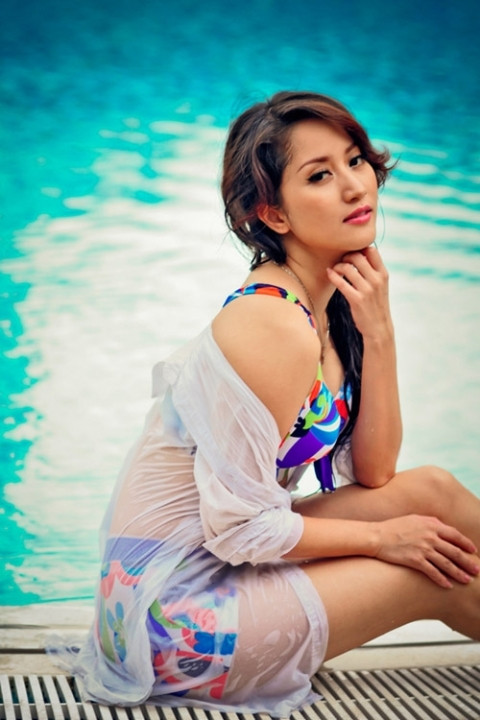 Giám khảo 'Bước nhảy hoàn vũ' diện bikini, khoe dáng sexy khi thực hiện bộ ảnh mới tại TP HCM vào đầu tháng 6/2012.