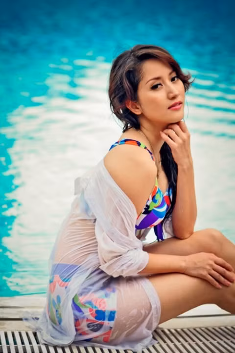 Giám khảo 'Bước nhảy hoàn vũ' diện bikini, khoe dáng sexy khi thực hiện bộ ảnh mới tại TP HCM vào đầu tháng 6/2012.