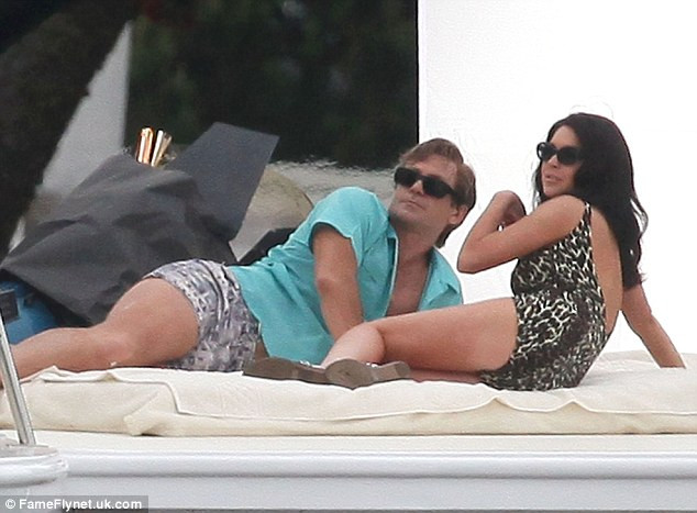 Bộ phim bắt đầu khởi quay vào 4/6 vừa qua và nhận được sự quan tâm đặc biệt của báo chí trên khắp thế giới. Sử ảnh hưởng to lớn của huyền thoại điện ảnh Liz Taylor cũng như mối tình của bà cũng là một trong những yếu tố tạo nên sức hút của bộ phim. Bộ phim bắt đầu khởi quay vào 4/6 vừa qua và nhận được sự quan tâm đặc biệt của báo chí trên khắp thế giới. Sử ảnh hưởng to lớn của huyền thoại điện ảnh Liz Taylor cũng như mối tình của bà cũng là một trong những yếu tố tạo nên sức hút của bộ phim.