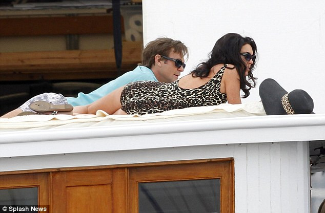 Ngôi sao trẻ tai tiếng Hollywood tâm sự, Elizabeth Taylor là vai diễn mà cô khát khao được thể hiện. Cô cũng tự tin khẳng định, "Liz and Dick" sẽ giúp cô chiếm lại được cảm tình của khán giả sau những ngày tháng tù tội của mình. Ngôi sao trẻ tai tiếng Hollywood tâm sự, Elizabeth Taylor là vai diễn mà cô khát khao được thể hiện. Cô cũng tự tin khẳng định, "Liz and Dick" sẽ giúp cô chiếm lại được cảm tình của khán giả sau những ngày tháng tù tội của mình.