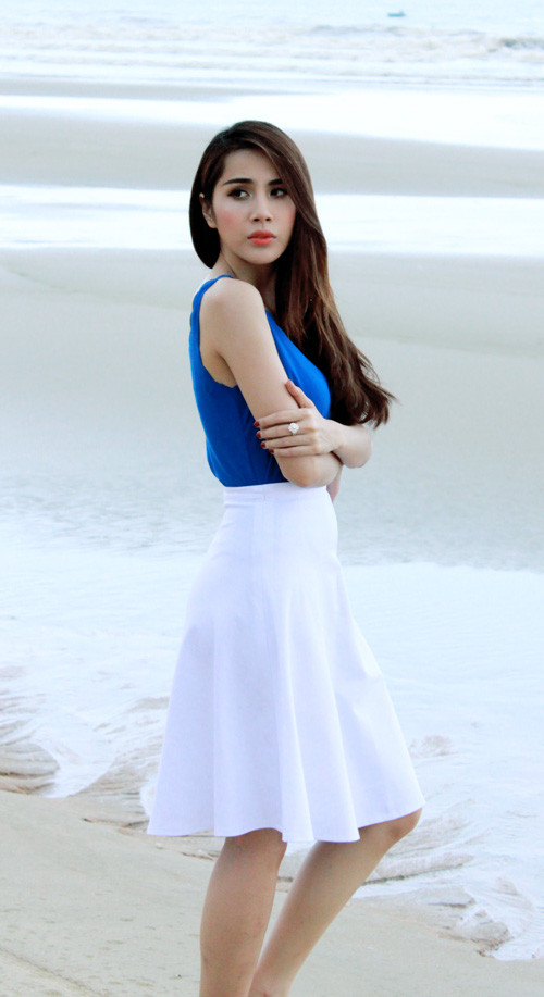 Bộ ảnh được thực hiện trong quá trình Thủy Tiên quay clip cho ca khúc " Nếu mai rời xa". Lịch trình quay từ sáng sớm, đến giữa trưa nắng gắt và mãi chiều tối mới hoàn thành, không khí khoáng đạt của biển cả đã làm cô quên đi mệt mỏi. (Theo 24h) Bộ ảnh được thực hiện trong quá trình Thủy Tiên quay clip cho ca khúc " Nếu mai rời xa". Lịch trình quay từ sáng sớm, đến giữa trưa nắng gắt và mãi chiều tối mới hoàn thành, không khí khoáng đạt của biển cả đã làm cô quên đi mệt mỏi. (Theo 24h)