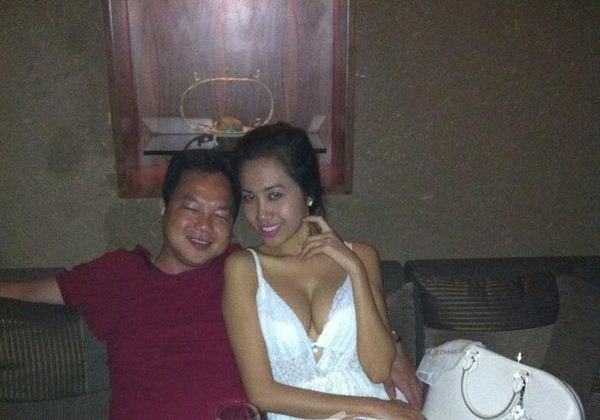 Trên trang cá nhân, Mỹ Xuân không ngần ngại khoe người yêu tặng mình những món quà gì, hay cô được người yêu chiều chuộng thế nào… Trên trang cá nhân, Mỹ Xuân không ngần ngại khoe người yêu tặng mình những món quà gì, hay cô được người yêu chiều chuộng thế nào…