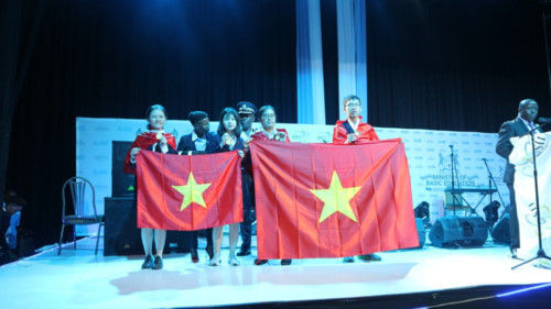 Bốn học sinh Việt Nam giành Huy chương Vàng Giải cá nhân. Ảnh: Sở Giáo dục và Đào tạo Hà Nội cung cấp Bốn học sinh Việt Nam giành Huy chương Vàng Giải cá nhân. Ảnh: Sở Giáo dục và Đào tạo Hà Nội cung cấp