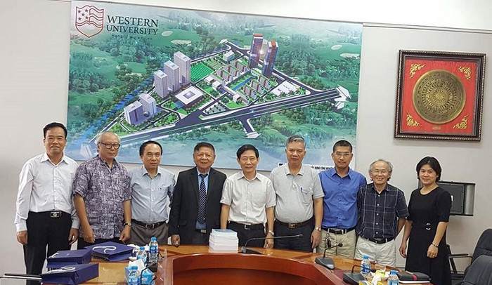 Ngày 4/12, Thường trực Hiệp hội Các trường đại học, cao đẳng Việt Nam do Phó giáo sư Trần Xuân Nhĩ làm trưởng đoàn có cuộc làm việc với Đại học Thành Tây (nay là Đại học Phenikaa). (Ảnh: Võ Dung) Ngày 4/12, Thường trực Hiệp hội Các trường đại học, cao đẳng Việt Nam do Phó giáo sư Trần Xuân Nhĩ làm trưởng đoàn có cuộc làm việc với Đại học Thành Tây (nay là Đại học Phenikaa). (Ảnh: Võ Dung)