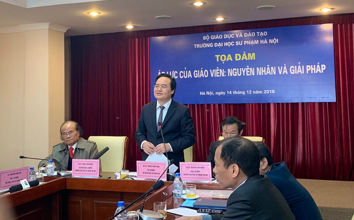 Bộ trưởng Phùng Xuân Nhạ cho rằng, nghề nào cũng sẽ có những áp lực riêng, nhưng không phải vì thế mà có những biểu hiện đi ngược lại phẩm chất và chuẩn mực. (Ảnh: Thùy Linh) Bộ trưởng Phùng Xuân Nhạ cho rằng, nghề nào cũng sẽ có những áp lực riêng, nhưng không phải vì thế mà có những biểu hiện đi ngược lại phẩm chất và chuẩn mực. (Ảnh: Thùy Linh)